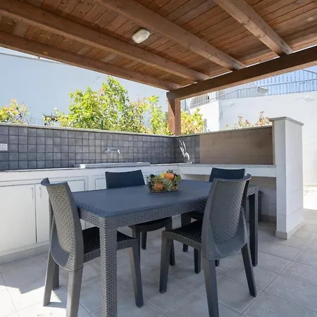 Apartment Summer House *